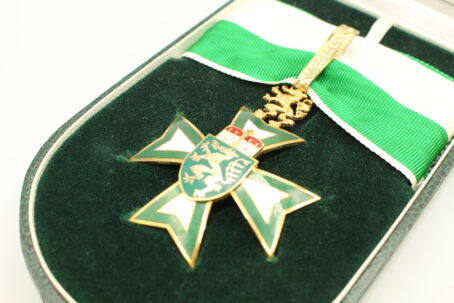 Land Steiermark Großes Goldene Ehrenzeichen im Etui – Bild 2