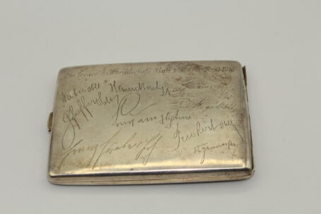 Silbernes Zigarettenetui R.F.K.R. 50 Reserve Feldkanonen Regiment 50 Unterschriften