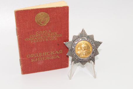 Soviet Order of Bogdan Khmelnitsky 2. Klasse Orden mit Ordensbuch