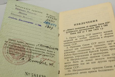 Soviet Order of Bogdan Khmelnitsky 2. Klasse Orden mit Ordensbuch – Bild 3