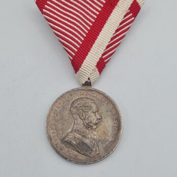 Tapferkeitsmedaille 2. Klasse Silber „A“ Punze am Rand Kaiser Franz Josef hoher Silberkurs