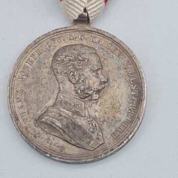 Tapferkeitsmedaille 2. Klasse Silber „A“ Punze am Rand Kaiser Franz Josef hoher Silberkurs