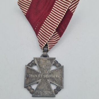 Kaiser Karl Truppenkreuz am Band Hersteller W&A