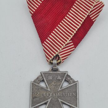 Kaiser Karl Truppenkreuz am Band Hersteller FA