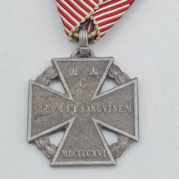 Kaiser Karl Truppenkreuz am Band Hersteller FA