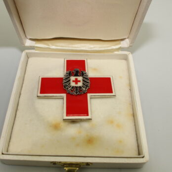 Verdienstkreuz des österreichischen Roten Kreuzes Steckdekoration