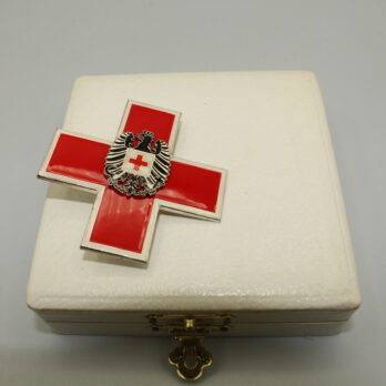 Verdienstkreuz des österreichischen Roten Kreuzes Steckdekoration